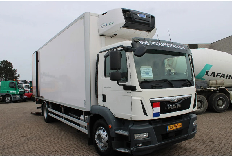 MAN TGM 18.250 + EURO 6 + CARRIER + LIFT - Refrigerated truck: picture 4 MAN TGM 18.250 + EURO 6 + CARRIER + LIFT - Refrigerated truck: picture 4