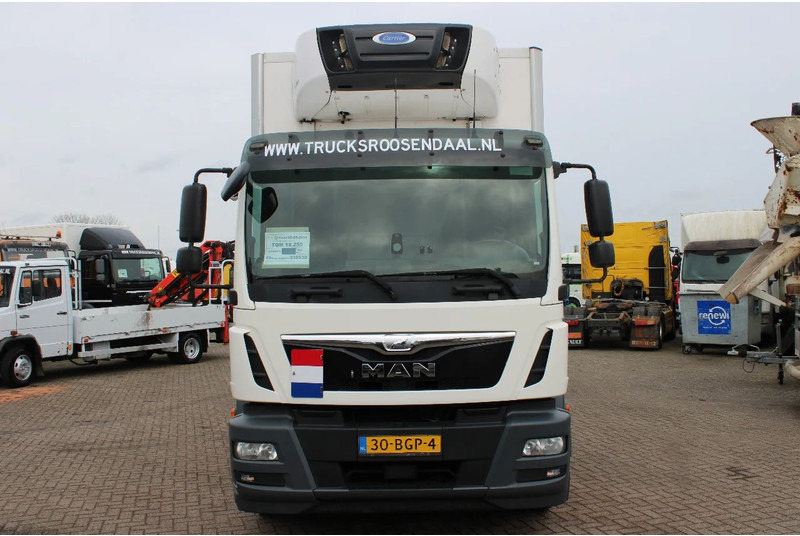 MAN TGM 18.250 + EURO 6 + CARRIER + LIFT - Refrigerated truck: picture 2 MAN TGM 18.250 + EURO 6 + CARRIER + LIFT - Refrigerated truck: picture 2