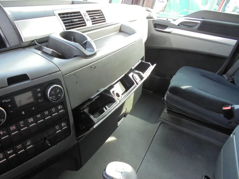 MAN TGS 26.440 + Euro 5 + Manual - Curtain side truck: picture 4 MAN TGS 26.440 + Euro 5 + Manual - Curtain side truck: picture 4