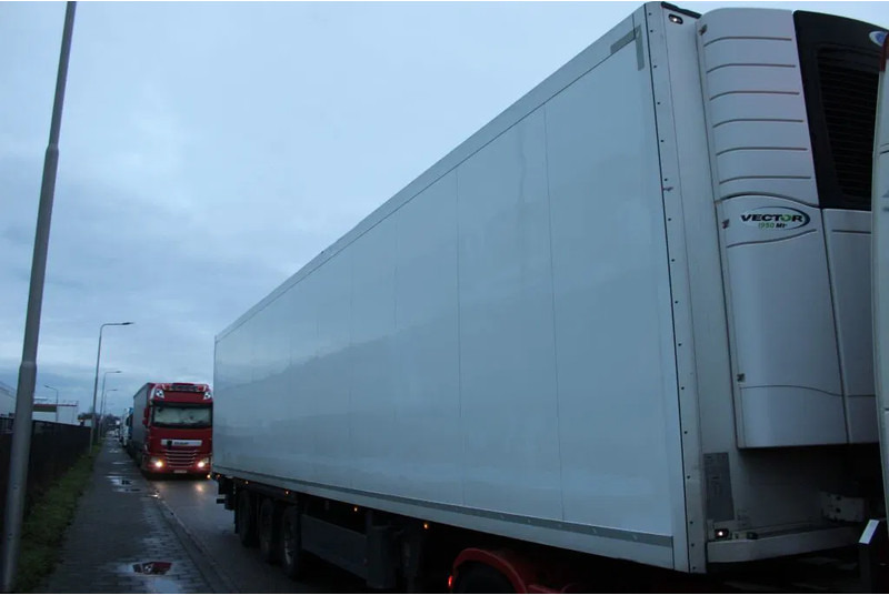 Schmitz Cargobull CARRIER VECTOR 1950 + 2.58 HEIGHT + LIFT 10-24TUV - Refrigerated semi-trailer: picture 2 Schmitz Cargobull CARRIER VECTOR 1950 + 2.58 HEIGHT + LIFT 10-24TUV - Refrigerated semi-trailer: picture 2