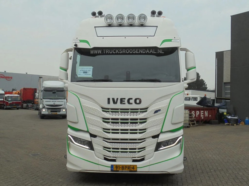 Iveco S-WAY 460+ Euro 6 + LNG + CNG + Retarder - Tractor unit: picture 2 Iveco S-WAY 460+ Euro 6 + LNG + CNG + Retarder - Tractor unit: picture 2
