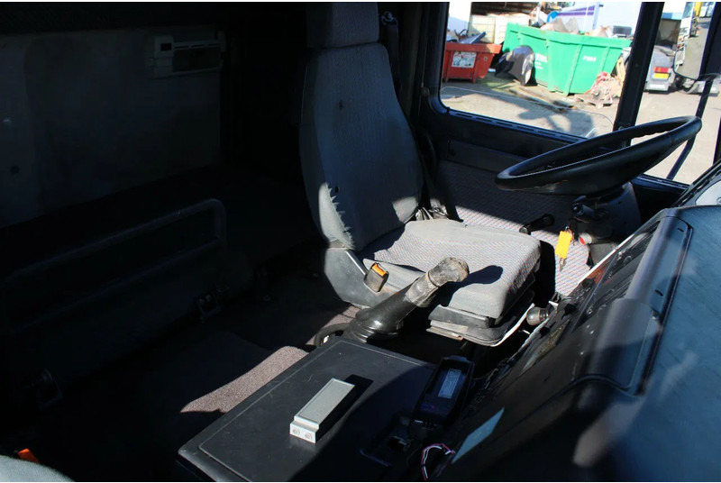 Tractor unit MAN 19.414 F2000 + PALFINGER PK35000 F + EURO 2 + MANUAL: picture 14