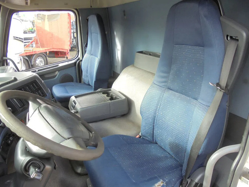 Volvo FM 9.310 + Euro 5 + Manual + Horse transport - Container transporter/ Swap body truck: picture 5 Volvo FM 9.310 + Euro 5 + Manual + Horse transport - Container transporter/ Swap body truck: picture 5