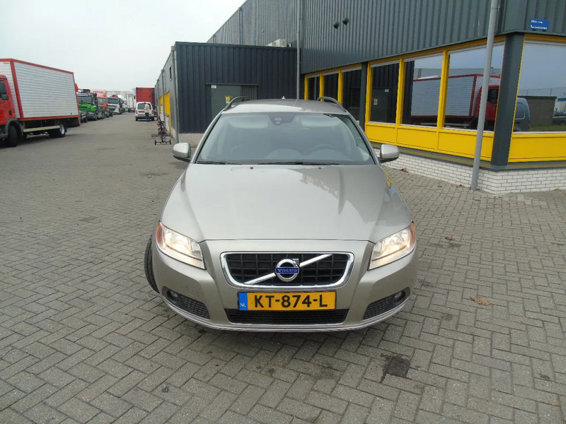 Volvo V70 + manual - Hatchback: picture 2 Volvo V70 + manual - Hatchback: picture 2