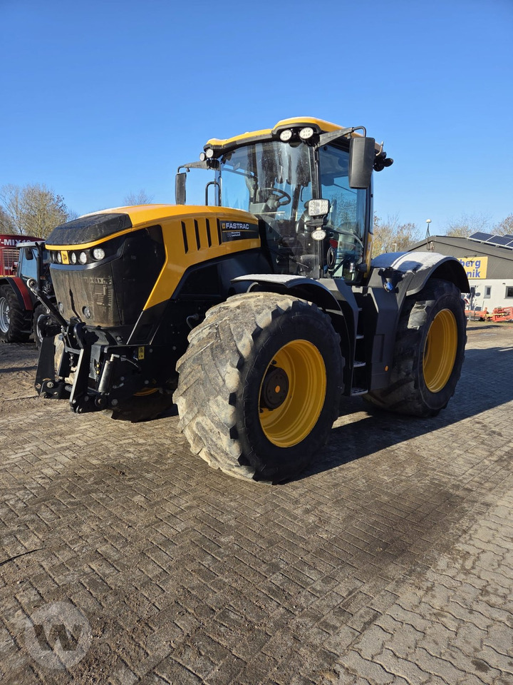 JCB FasTrac 8330 - Farm tractor: picture 1 JCB FasTrac 8330 - Farm tractor: picture 1