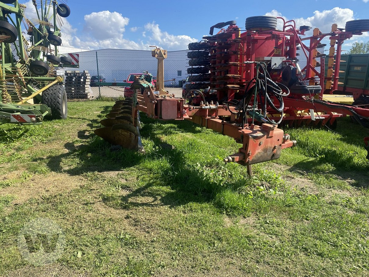 Kverneland BE 100 - Plough: picture 1 Kverneland BE 100 - Plough: picture 1