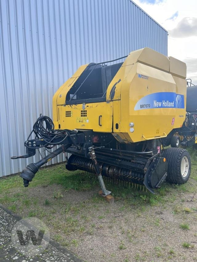 New Holland BR 7070 - Round baler: picture 1 New Holland BR 7070 - Round baler: picture 1