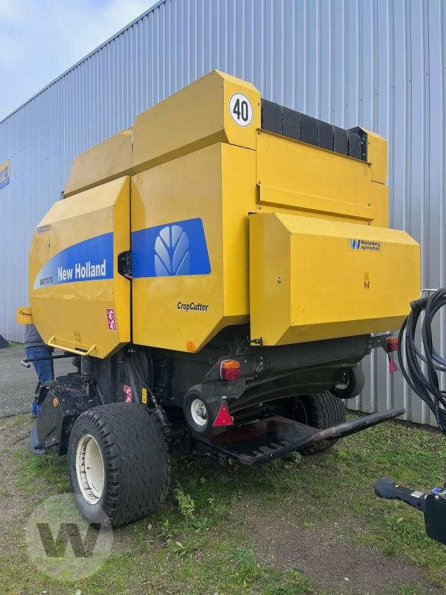 New Holland BR 7070 - Round baler: picture 5 New Holland BR 7070 - Round baler: picture 5