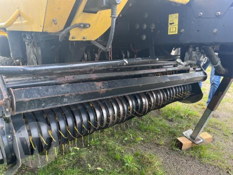 New Holland BR 7070 - Round baler: picture 3 New Holland BR 7070 - Round baler: picture 3