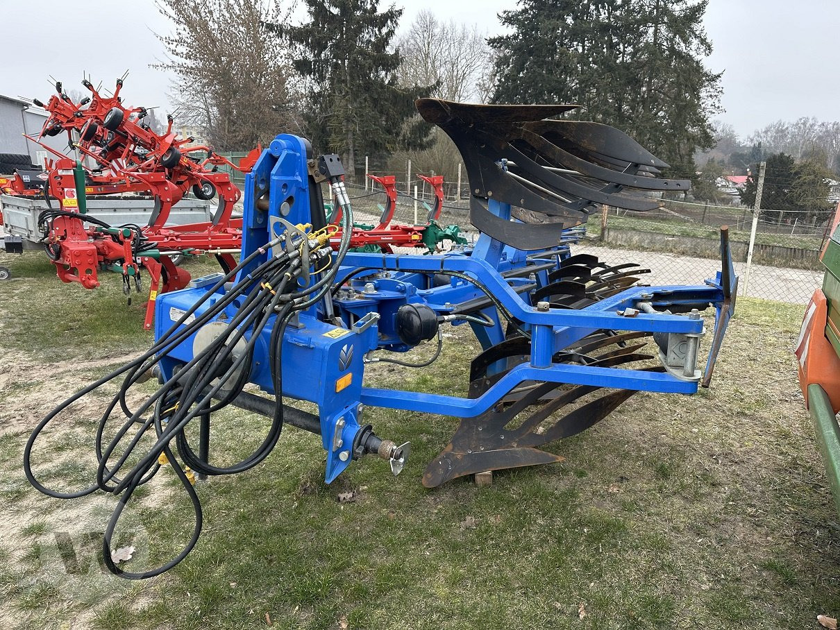 New Holland PHVH 4+1 - Plough: picture 1 New Holland PHVH 4+1 - Plough: picture 1