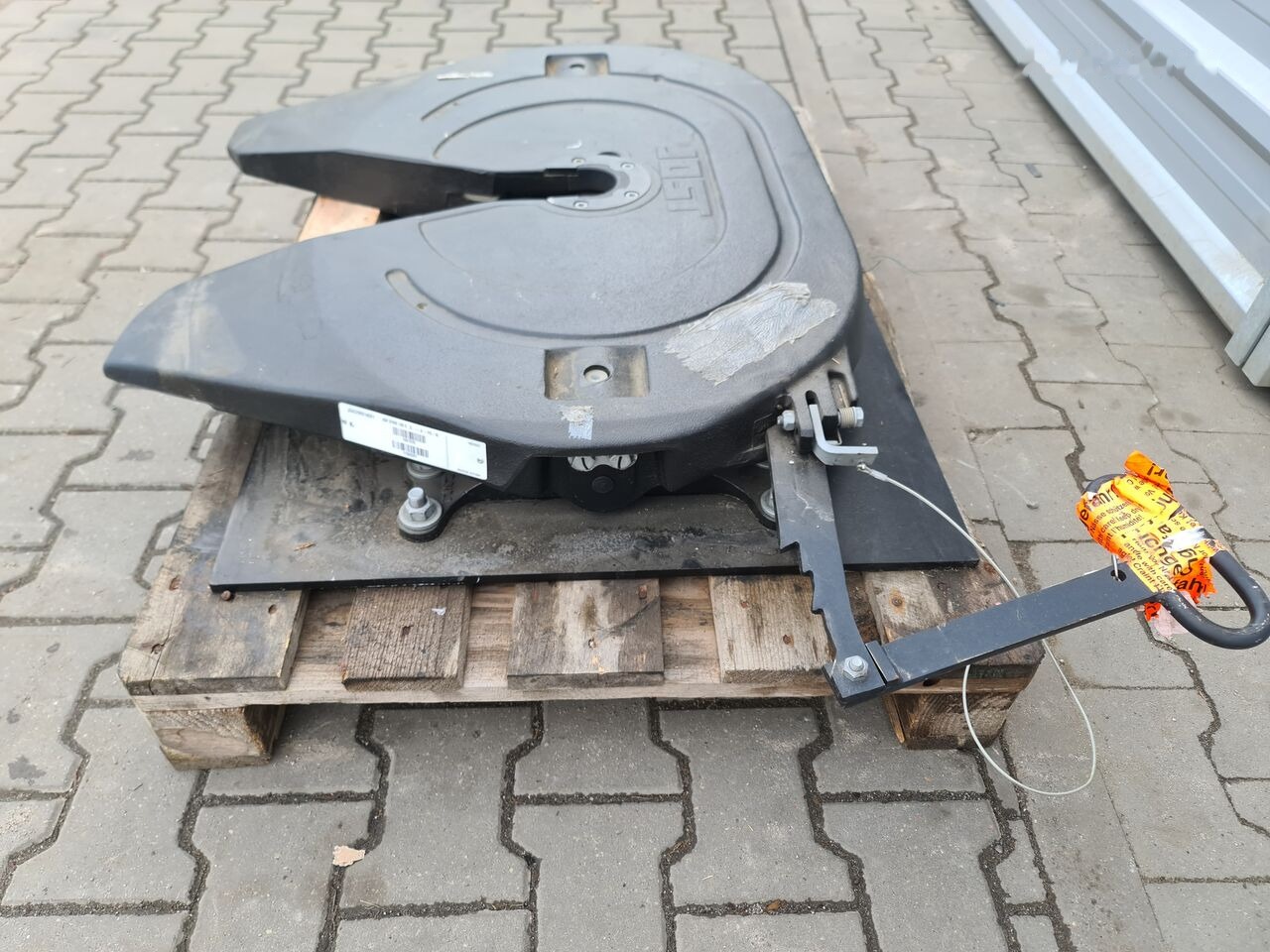 DAF MAN SCANIA VOLVO RENAULT IVECO FIFTH WHEEL / Jost JSK37ME140E1 JSK 37ME 140 MP 0815- 74 / WORLDWIDE DELIVERY - Fifth wheel coupling for Truck: picture 2 DAF MAN SCANIA VOLVO RENAULT IVECO FIFTH WHEEL / Jost JSK37ME140E1 JSK 37ME 140 MP 0815- 74 / WORLDWIDE DELIVERY - Fifth wheel coupling for Truck: picture 2