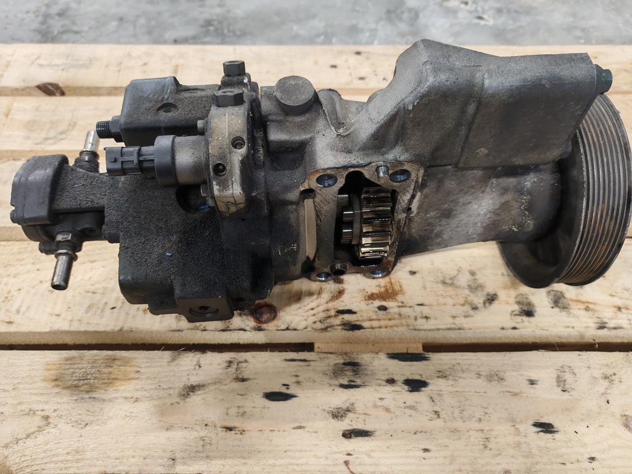 MAN TGS TGX EURO 6 / D2676LF / BOSCH FUEL PUMP / 51111037858 - Fuel pump: picture 4 MAN TGS TGX EURO 6 / D2676LF / BOSCH FUEL PUMP / 51111037858 - Fuel pump: picture 4