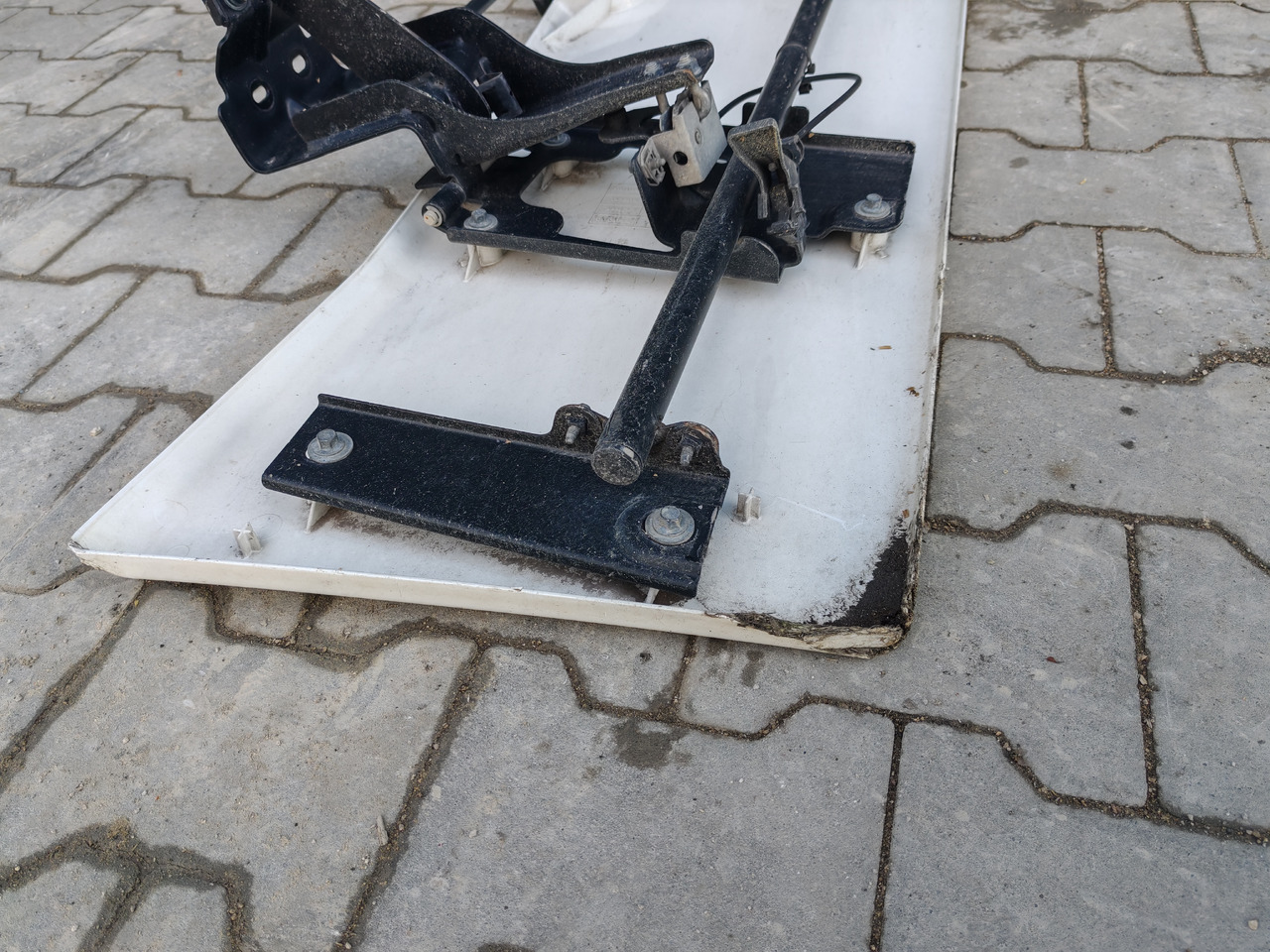 RENAULT RANGE T EURO 6 / HIGH CAB / RIGHT SPOILER - Aerodynamics/ Spoiler: picture 5 RENAULT RANGE T EURO 6 / HIGH CAB / RIGHT SPOILER - Aerodynamics/ Spoiler: picture 5