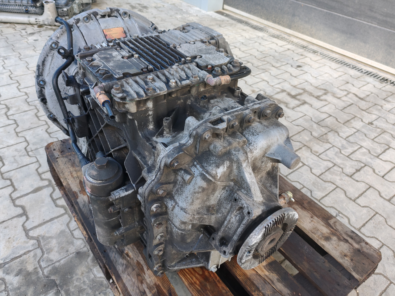 RENAULT VOLVO / AT2412D I-SHIFT COMPLETE GEARBOX / 3190584 - Gearbox: picture 4 RENAULT VOLVO / AT2412D I-SHIFT COMPLETE GEARBOX / 3190584 - Gearbox: picture 4