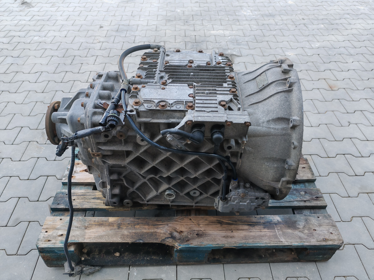 RENAULT VOLVO / AT2412D I-SHIFT / COMPLETE GEARBOX - Gearbox: picture 4 RENAULT VOLVO / AT2412D I-SHIFT / COMPLETE GEARBOX - Gearbox: picture 4
