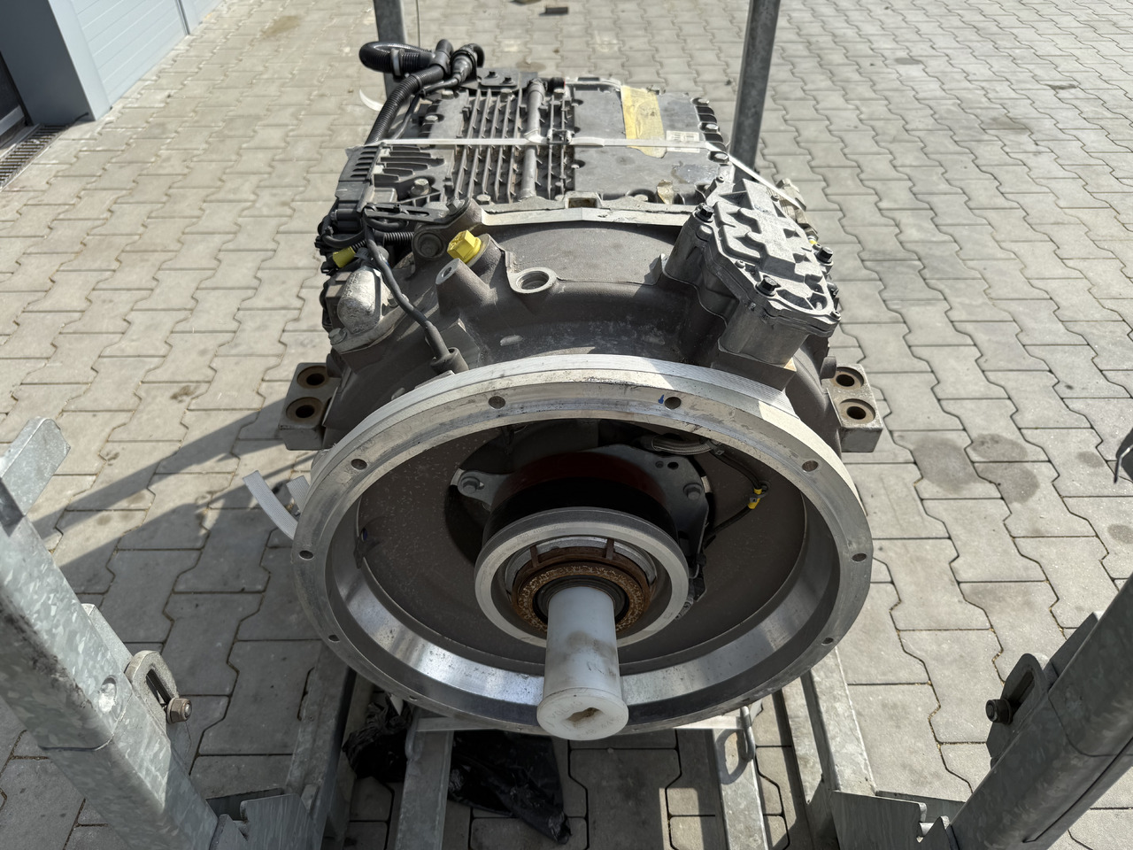 VOLVO BUS HYBRID Automatic gearbox AT2412F electric motor EMDS120 (EMD300B) / NEW - Gearbox for City bus: picture 4 VOLVO BUS HYBRID Automatic gearbox AT2412F electric motor EMDS120 (EMD300B) / NEW - Gearbox for City bus: picture 4