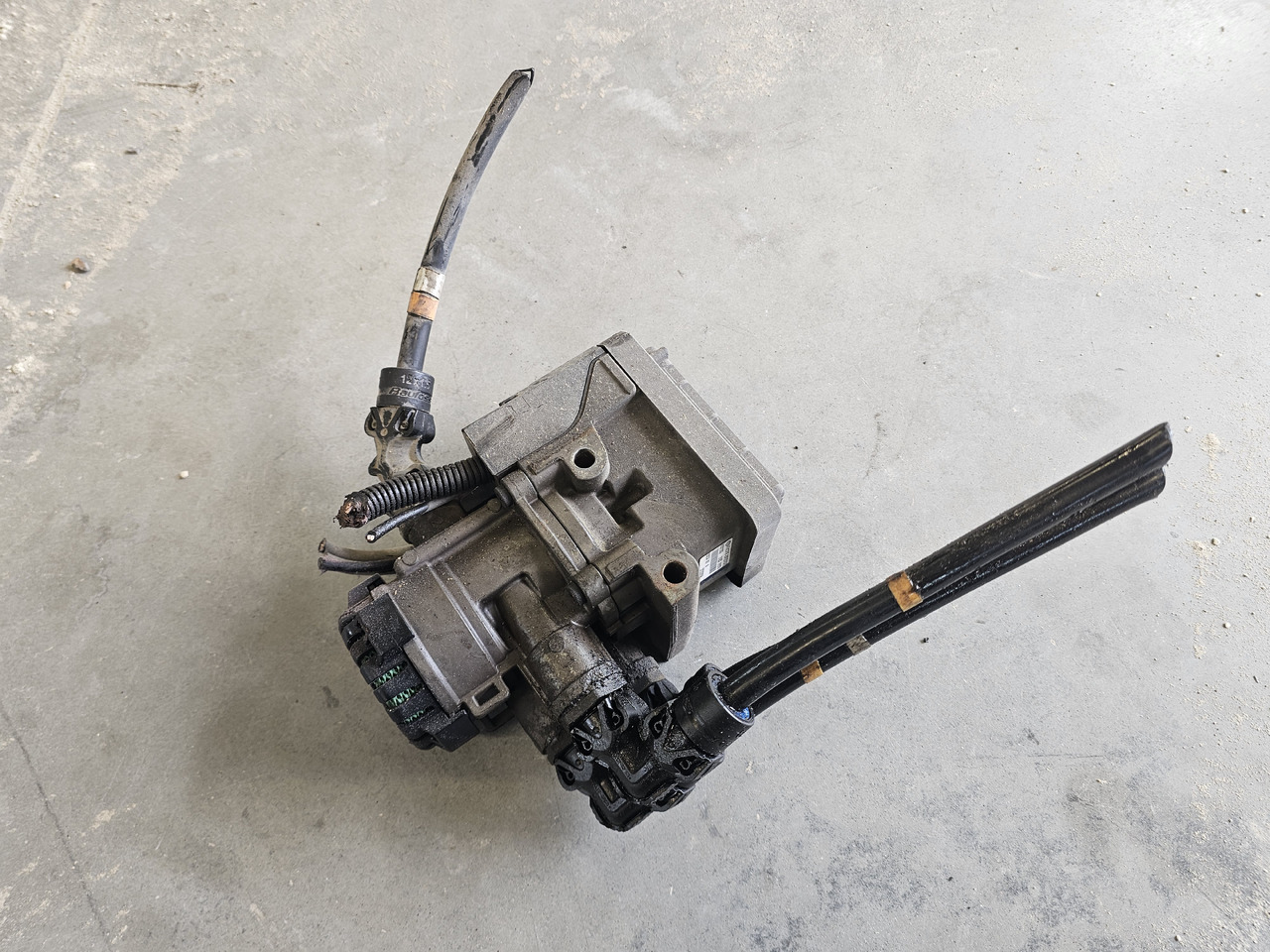 VOLVO FH FM / EBS BRAKE VALVE FRONT / 21122034 - Brake valve: picture 4 VOLVO FH FM / EBS BRAKE VALVE FRONT / 21122034 - Brake valve: picture 4