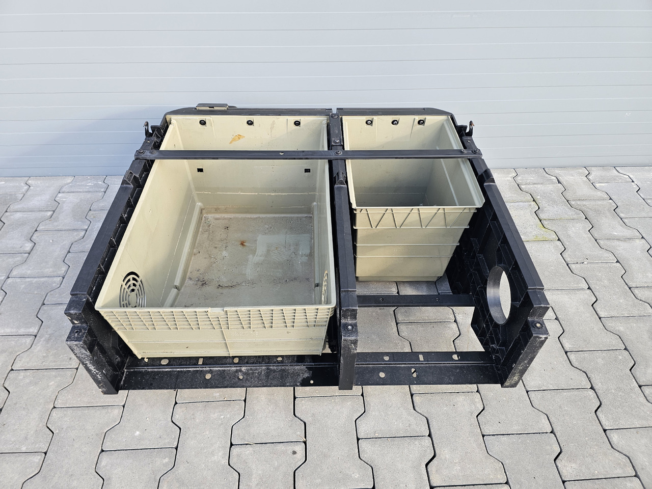 VOLVO FH4 / CABIN UNDERBED STORAGE / 23538347 23538293 - Cab and interior: picture 5 VOLVO FH4 / CABIN UNDERBED STORAGE / 23538347 23538293 - Cab and interior: picture 5