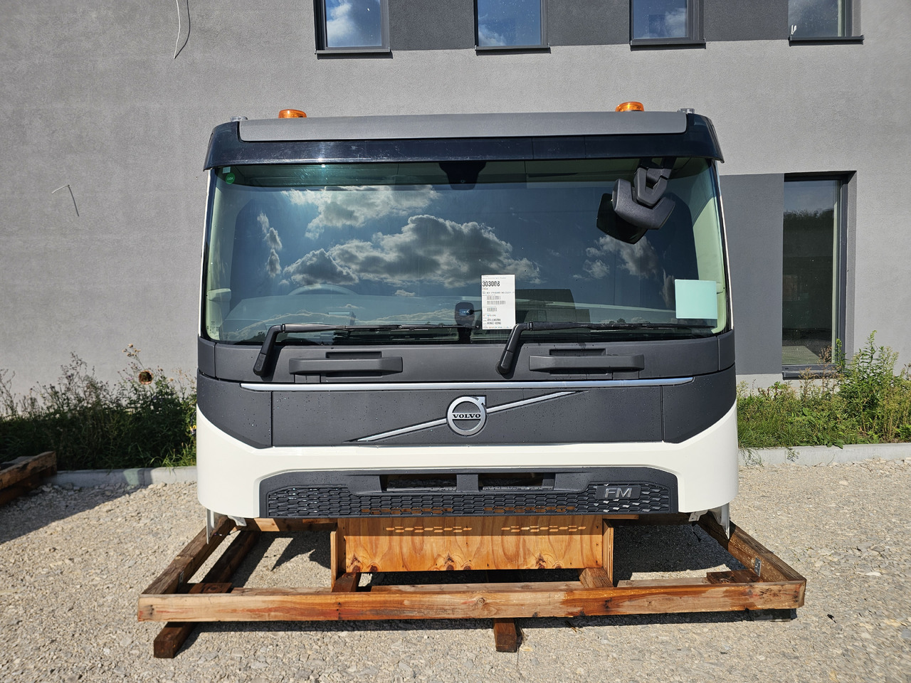 VOLVO FM5 FMX LOW DAY CAB / FULLY COMPLETE / BRAND NEW - Cab: picture 3 VOLVO FM5 FMX LOW DAY CAB / FULLY COMPLETE / BRAND NEW - Cab: picture 3