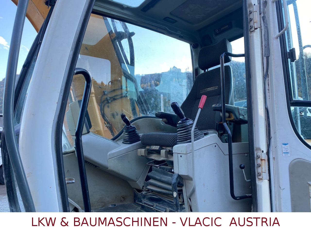 Crawler excavator Liebherr R 900: picture 6