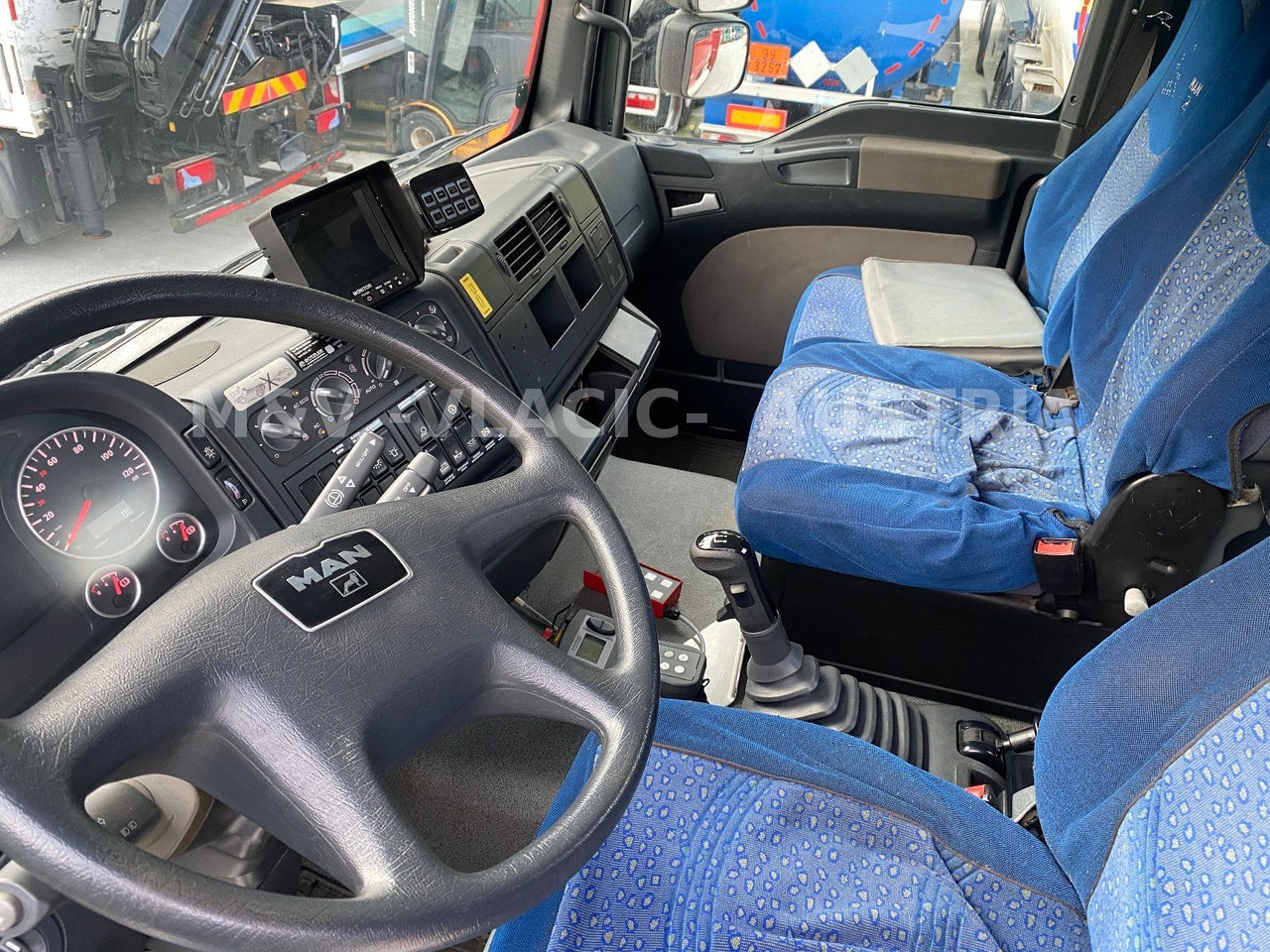 MAN 33.440 6x6 KRAN PM27 und Frontseilwinde 60lm - Dropside/ Flatbed truck, Crane truck: picture 3 MAN 33.440 6x6 KRAN PM27 und Frontseilwinde 60lm - Dropside/ Flatbed truck, Crane truck: picture 3