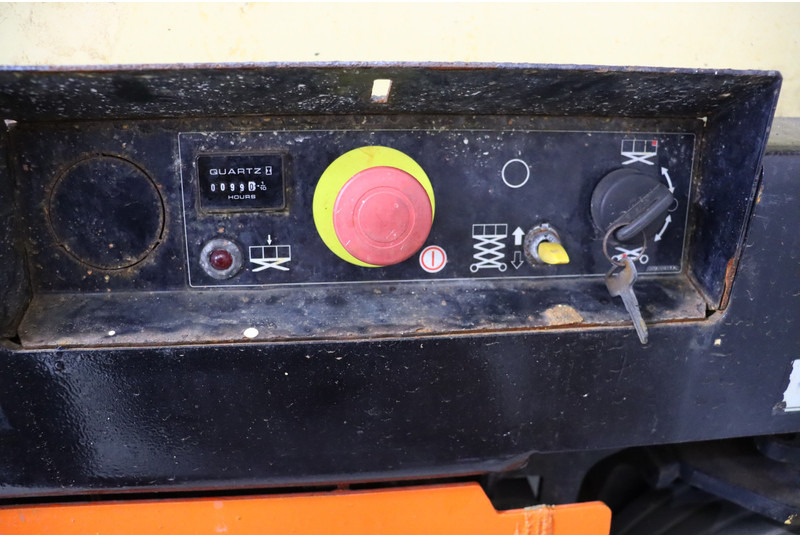 Scissor lift JLG 1932R: picture 10 Scissor lift JLG 1932R: picture 10