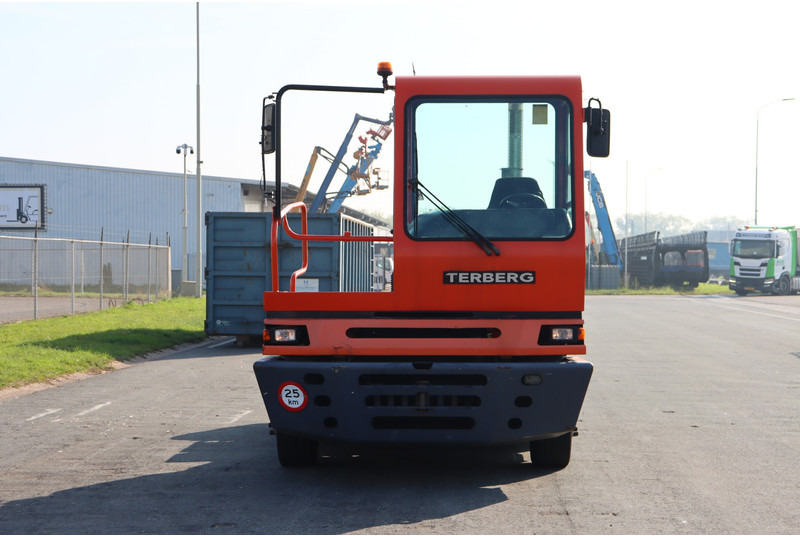 Terberg YT182 - Terminal tractor: picture 3 Terberg YT182 - Terminal tractor: picture 3