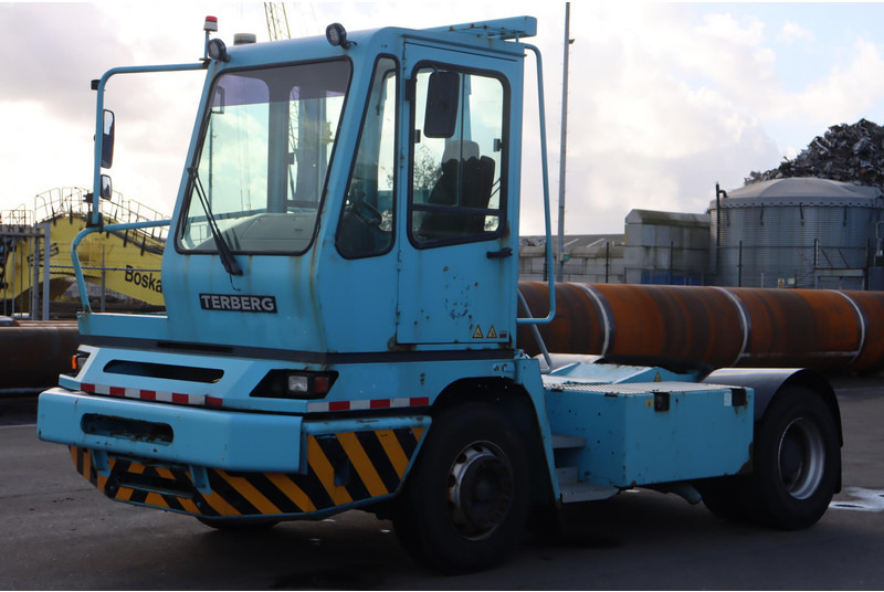Terberg YT222 - Terminal tractor: picture 3 Terberg YT222 - Terminal tractor: picture 3