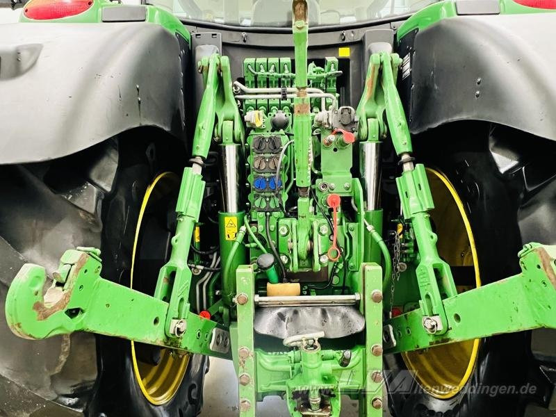 John Deere 6215R - Farm tractor: picture 5 John Deere 6215R - Farm tractor: picture 5