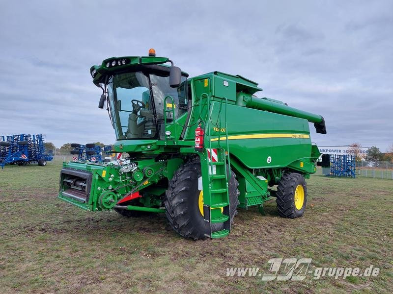 John Deere T660i - Combine harvester: picture 1 John Deere T660i - Combine harvester: picture 1
