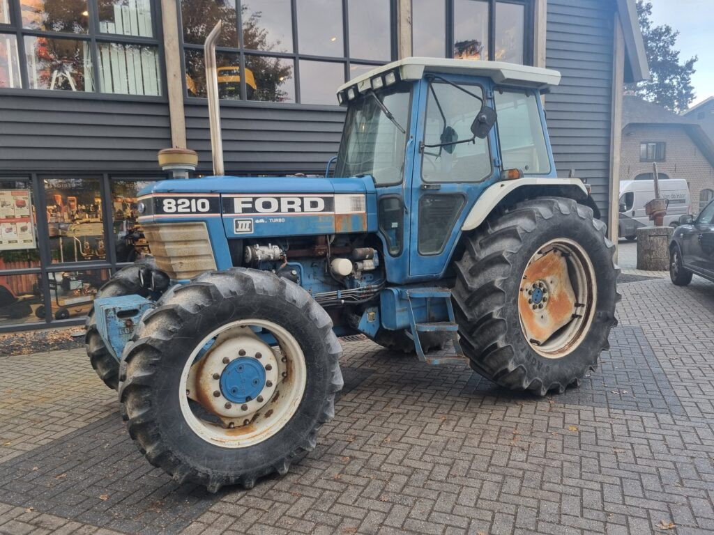 FORD 8210 - Farm tractor: picture 2 FORD 8210 - Farm tractor: picture 2