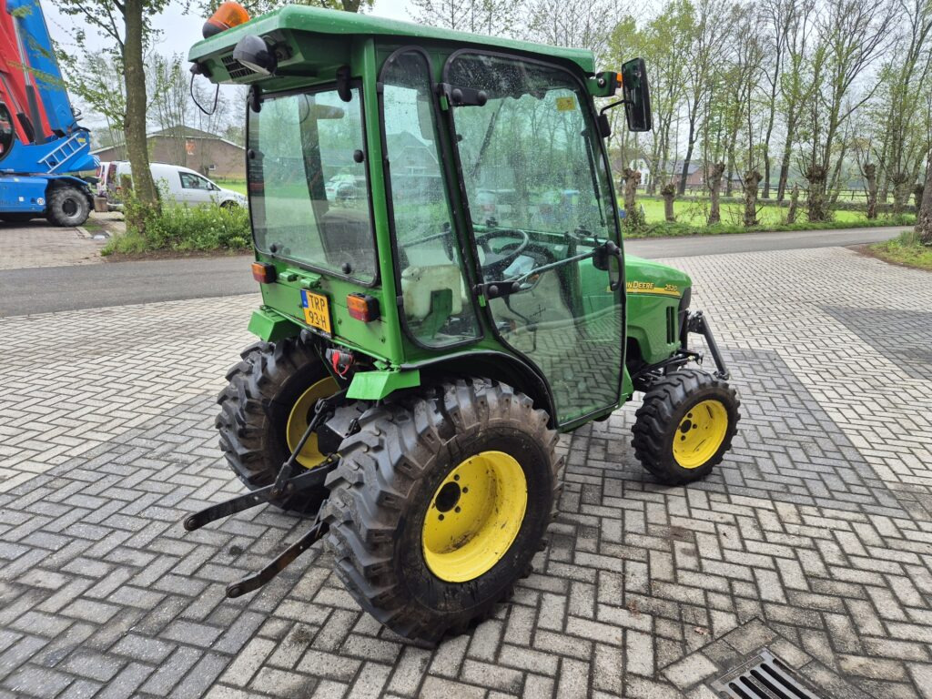 Compact tractor JOHN DEERE 2520: picture 8