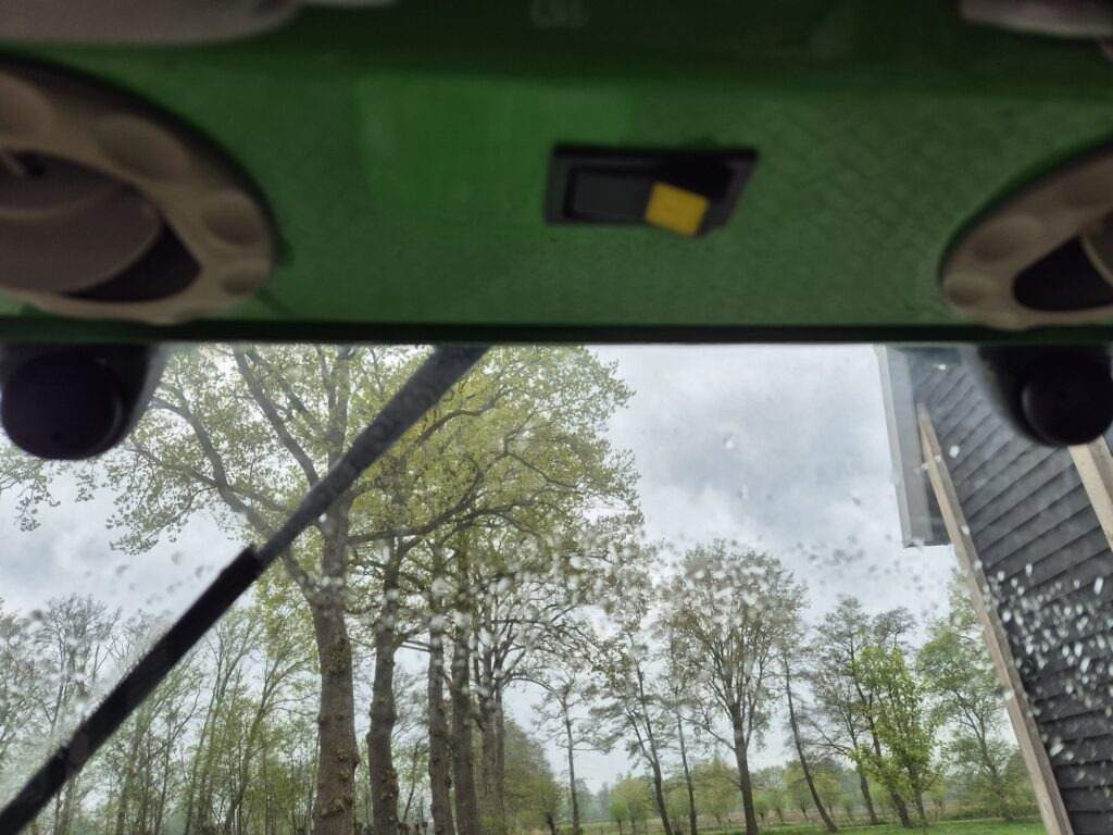 Compact tractor JOHN DEERE 2520: picture 13