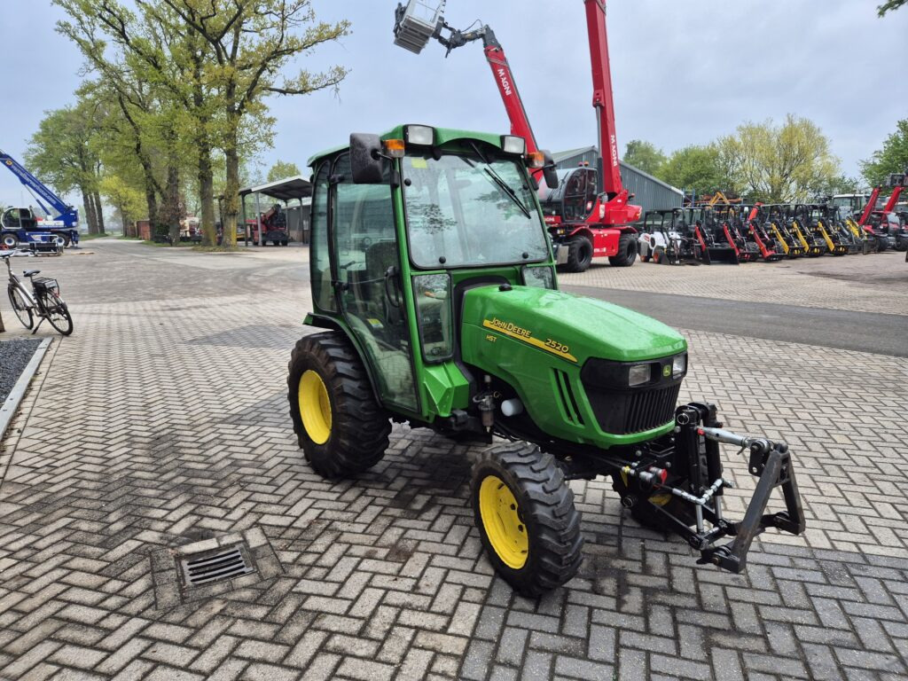 Compact tractor JOHN DEERE 2520: picture 7