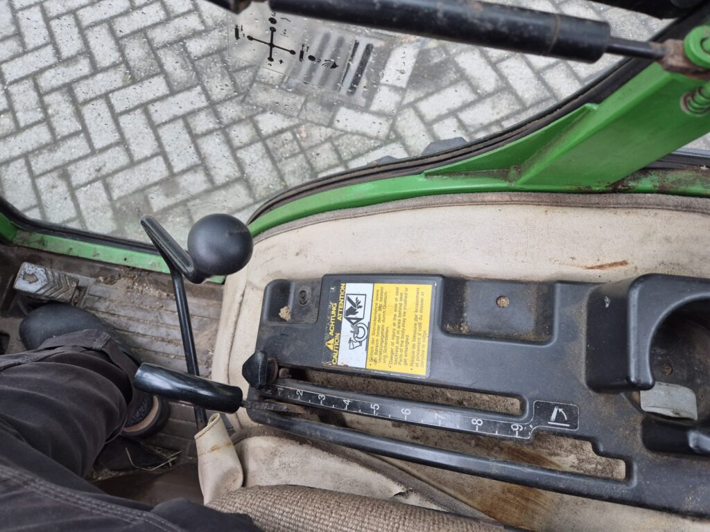 Compact tractor JOHN DEERE 2520: picture 14