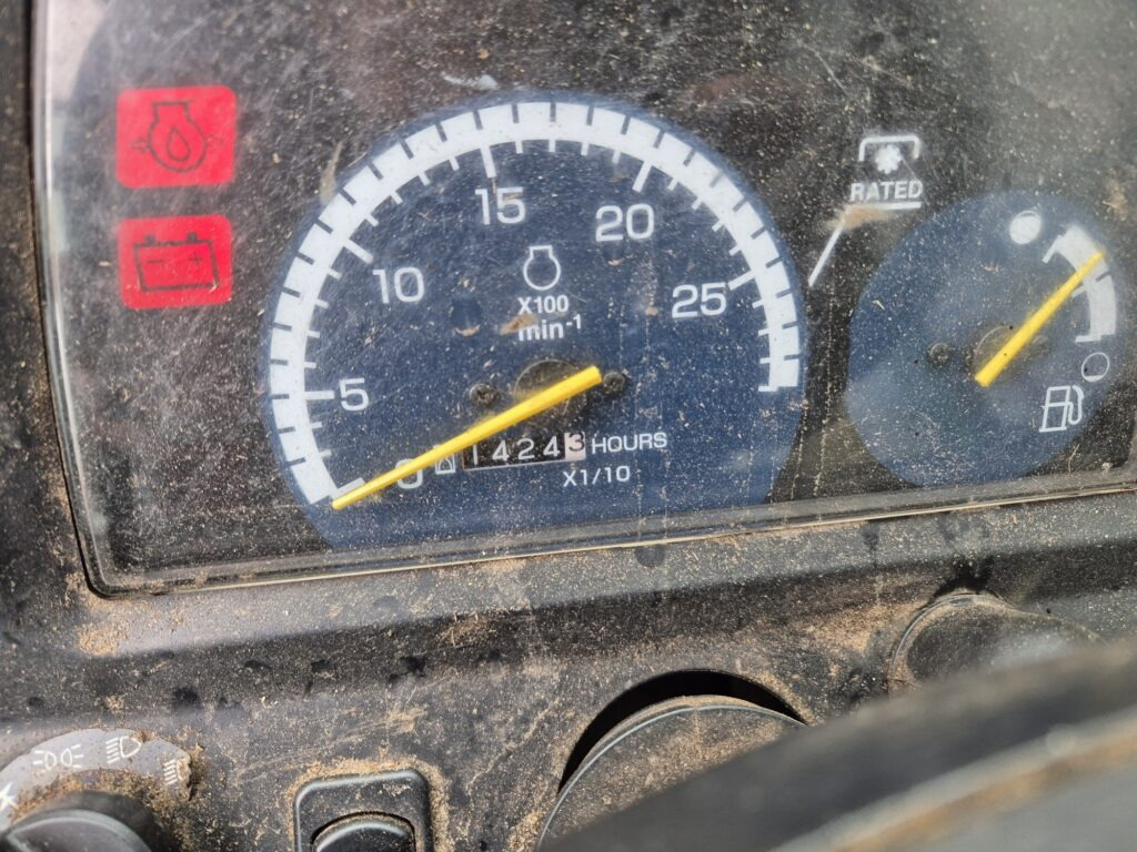 Compact tractor JOHN DEERE 2520: picture 11