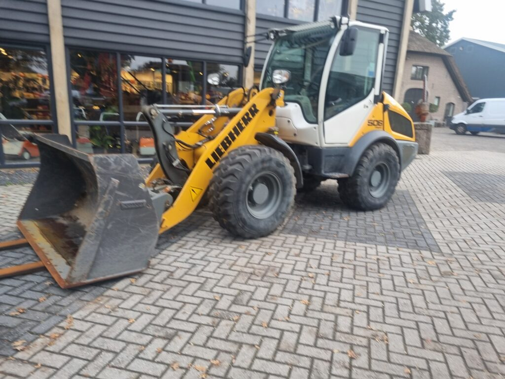 LIEBHERR L506C - Wheel loader: picture 2 LIEBHERR L506C - Wheel loader: picture 2
