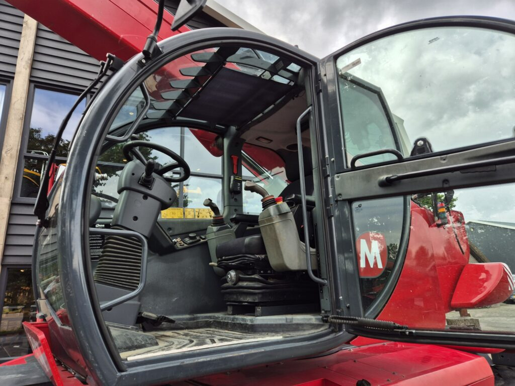 Telescopic handler MAGNI RTH 5.23: picture 16