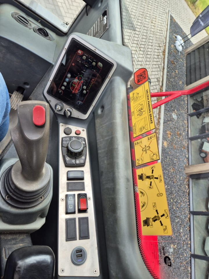 Telescopic handler MAGNI RTH 5.23: picture 20