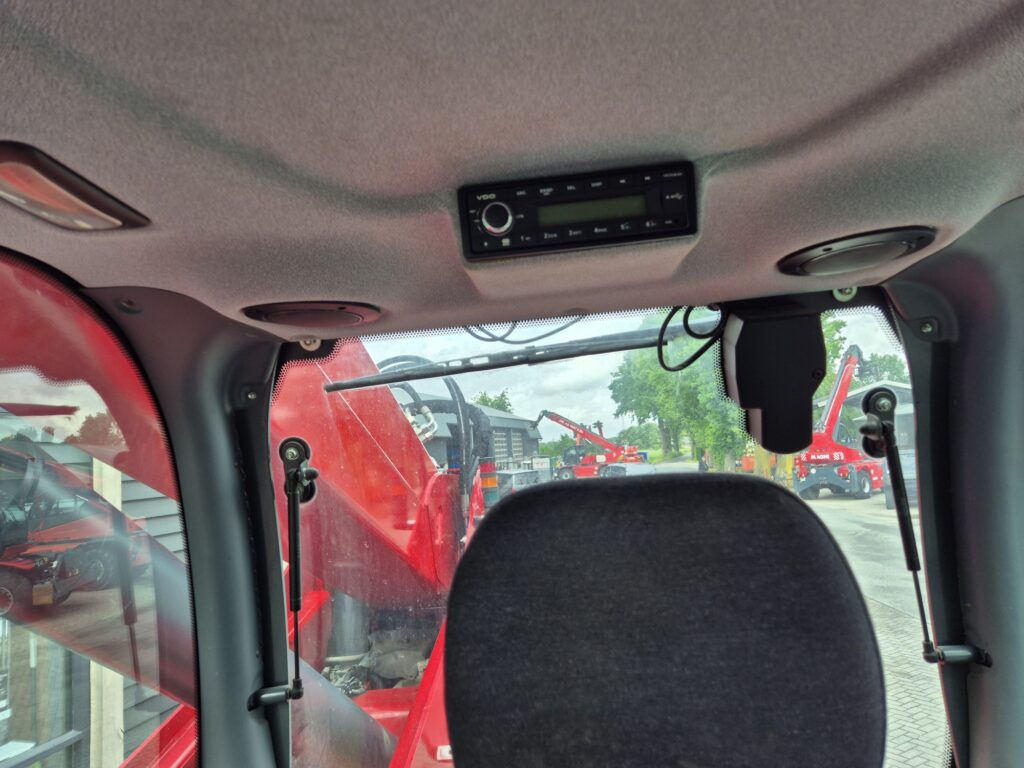 Telescopic handler MAGNI RTH 5.23: picture 17