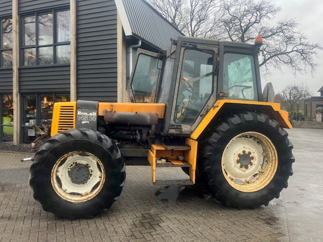 RENAULT 145.14 - Farm tractor: picture 1 RENAULT 145.14 - Farm tractor: picture 1