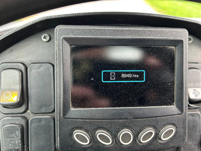 Terminal tractor Terberg DT 183 | DISTRIBUTION TERMINAL | 8949 HOURS !!!! | LOW STEPS: picture 7 Terminal tractor Terberg DT 183 | DISTRIBUTION TERMINAL | 8949 HOURS !!!! | LOW STEPS: picture 7