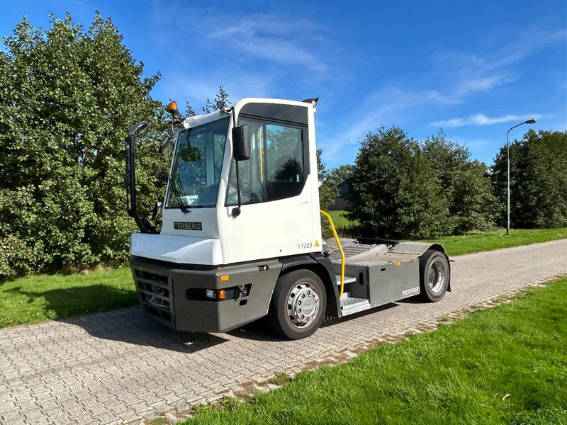 Terberg YT 223 | LOW HOURS | AIRCO | MEGA LOW LOADER | - Terminal tractor: picture 1 Terberg YT 223 | LOW HOURS | AIRCO | MEGA LOW LOADER | - Terminal tractor: picture 1