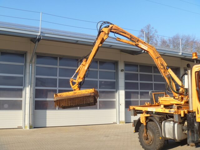 Unimog Aufbaumulcher Gilbers U400ST06EMP - Boom mower: picture 3 Unimog Aufbaumulcher Gilbers U400ST06EMP - Boom mower: picture 3
