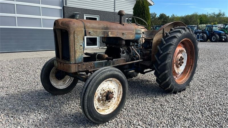 Fordson Major Motoren mangler, men mange god dele. - Farm tractor: picture 3 Fordson Major Motoren mangler, men mange god dele. - Farm tractor: picture 3