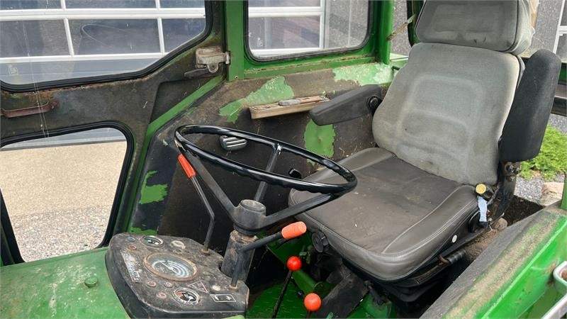 John Deere 3130 - Farm tractor: picture 5 John Deere 3130 - Farm tractor: picture 5