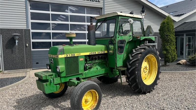 John Deere 3130 - Farm tractor: picture 2 John Deere 3130 - Farm tractor: picture 2