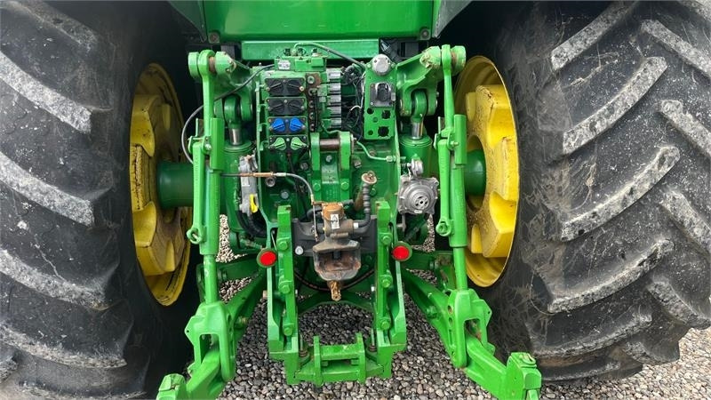 John Deere 8260R - Farm tractor: picture 4 John Deere 8260R - Farm tractor: picture 4