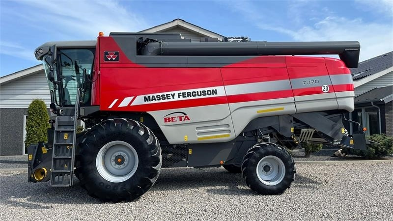 Massey Ferguson 7370 BETA. Gårdmaskine med kun 1080 motortimer. Me  - Combine harvester: picture 1 Massey Ferguson 7370 BETA. Gårdmaskine med kun 1080 motortimer. Me  - Combine harvester: picture 1