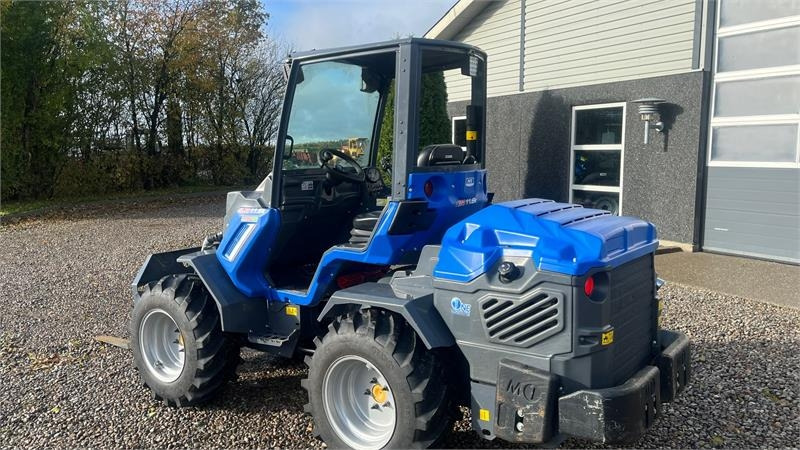 Multione 11.6 k Med pallegafler og multiskovl - Compact loader: picture 3 Multione 11.6 k Med pallegafler og multiskovl - Compact loader: picture 3